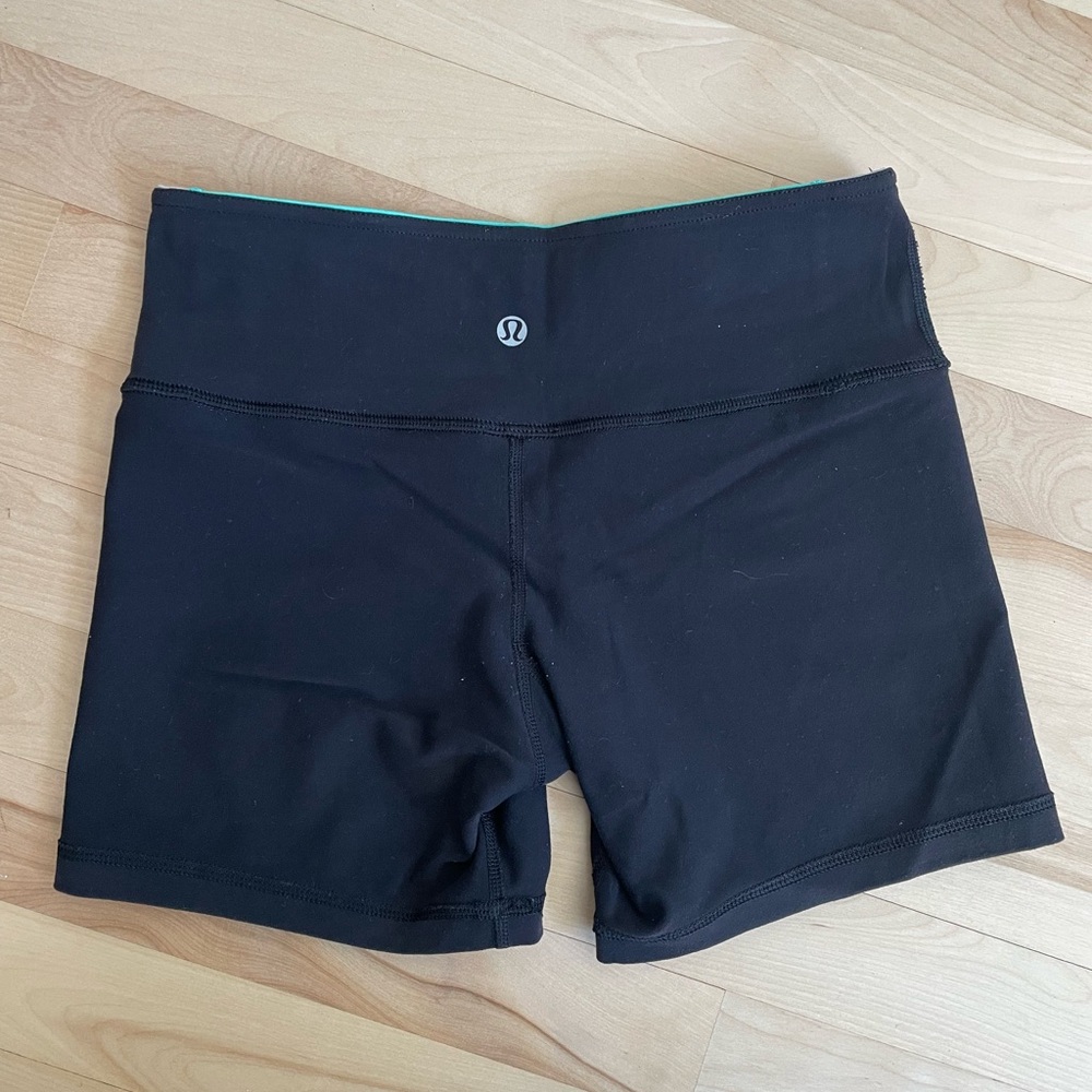 lululemon athletica Women's Reverse Groove Shorts - Black and turquoise size 4